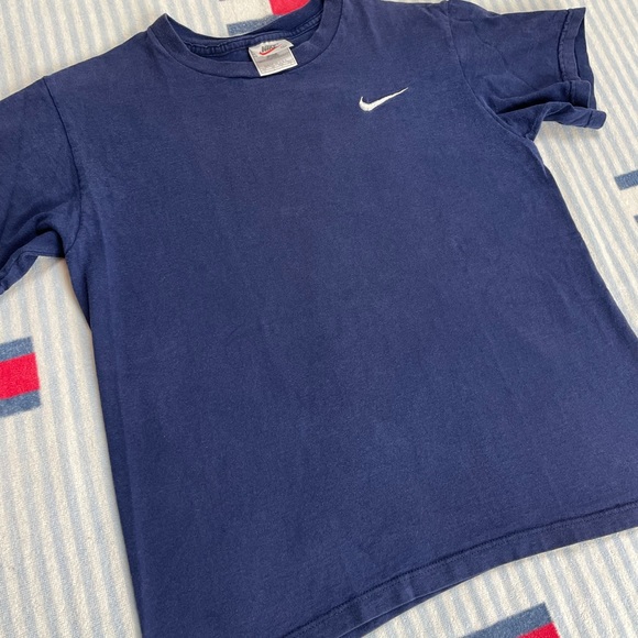 Vintage Nike Embroidered swoosh short sleeve tee shirt - Picture 4 of 7